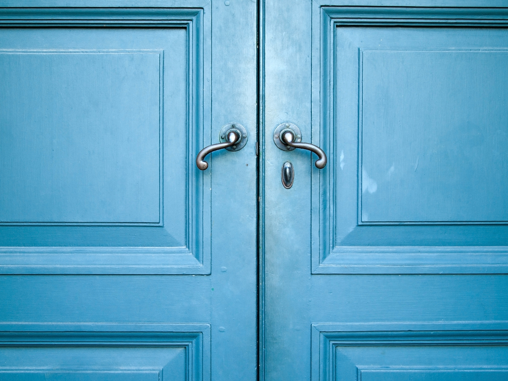 Ecological lacquered blue portal