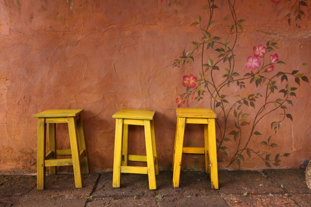Badigeon with lime stool