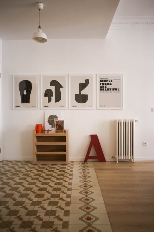 Minimalist decorative frame