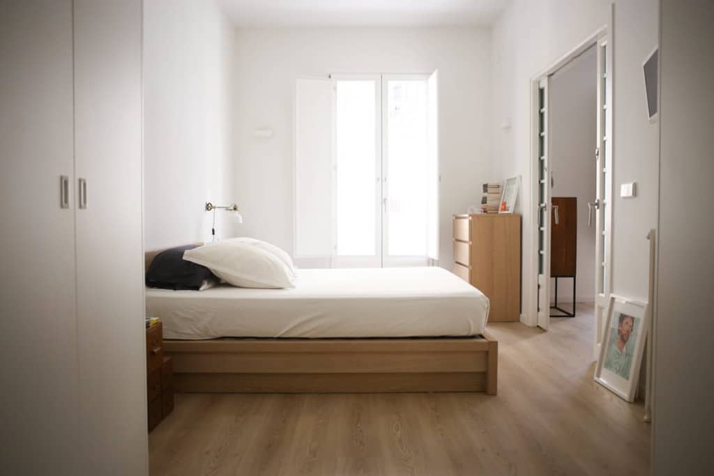 Minimalist bedroom furniture
