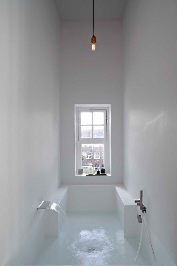 Bathtub in wax concrete
