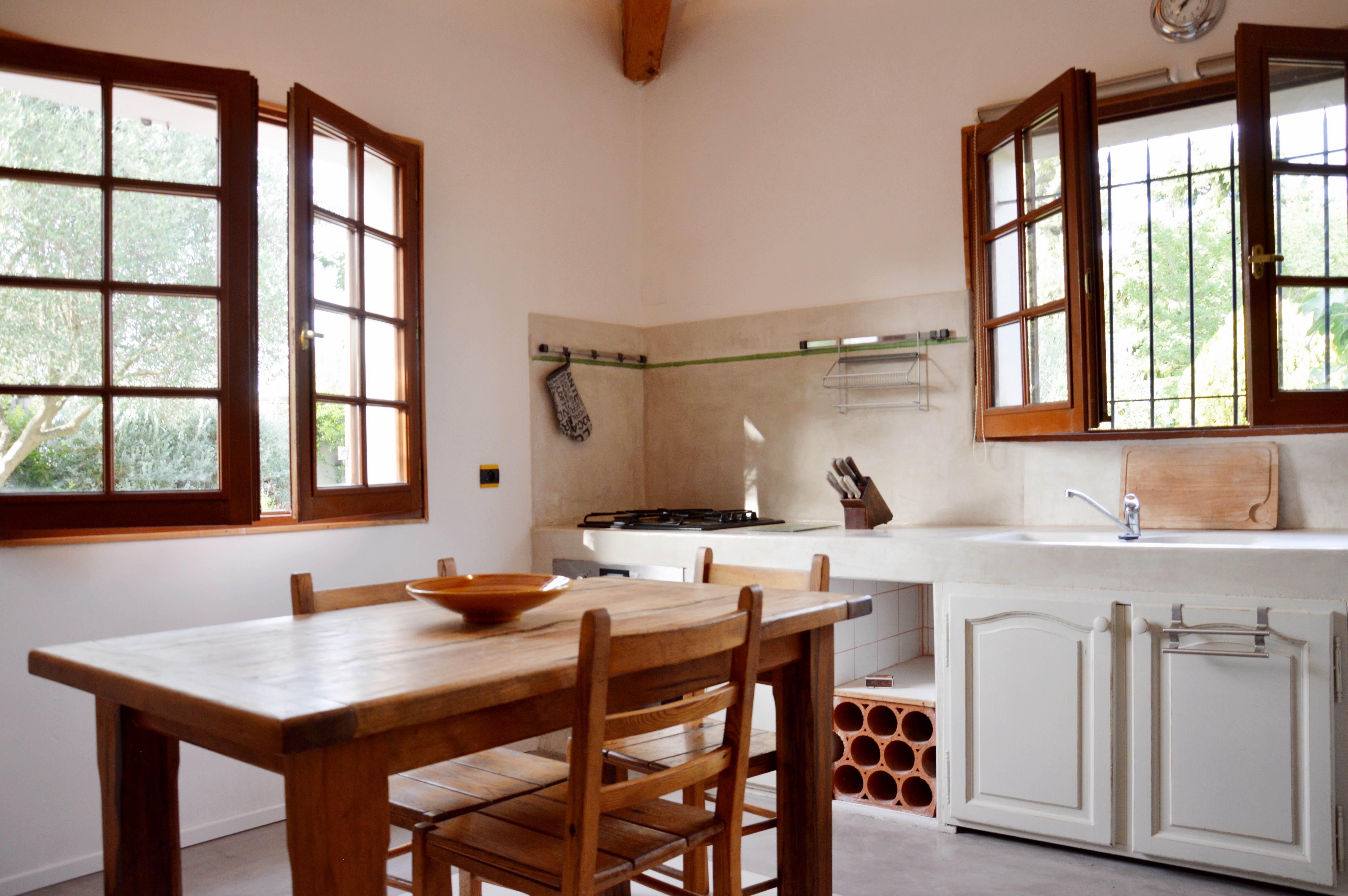 Decorative, bathroom, old tiles, first layer, more fluid, colors, bathrooms, work dishes, shades, concrete effect, under layer, talented, cracks, layers, floors, concrete, surfaces, thickness, drying, cement, decorative, concrete concrete cement floor.